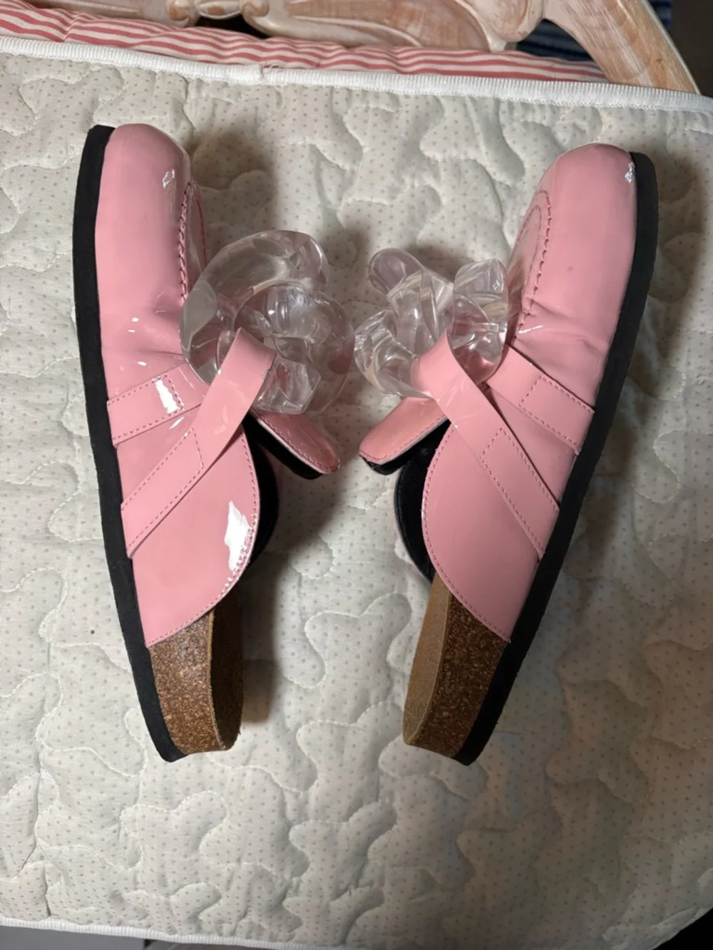 JW ANDERSON Pink Patent Slip-On Mules with Clear Acrylic Chain - Picture 5 of 16